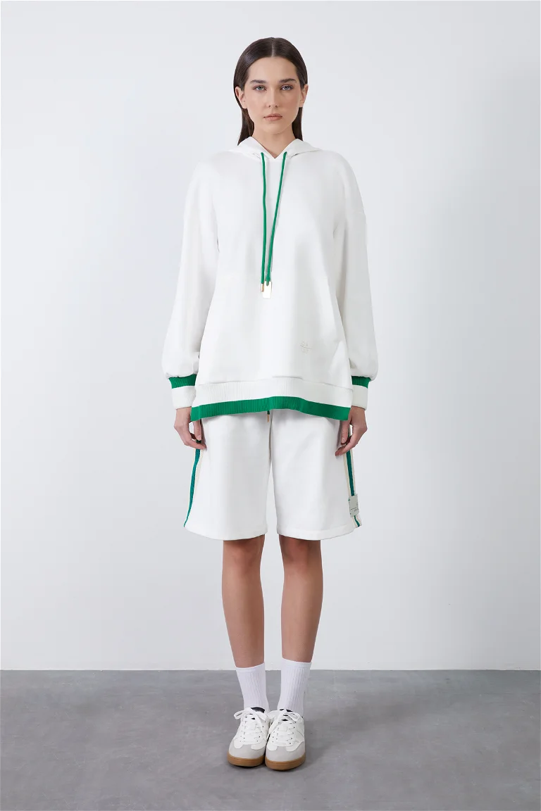 White Long-Sleeved Blouse with Hood and Tag Detailed Lace-Up Ecru Bermuda Shorts